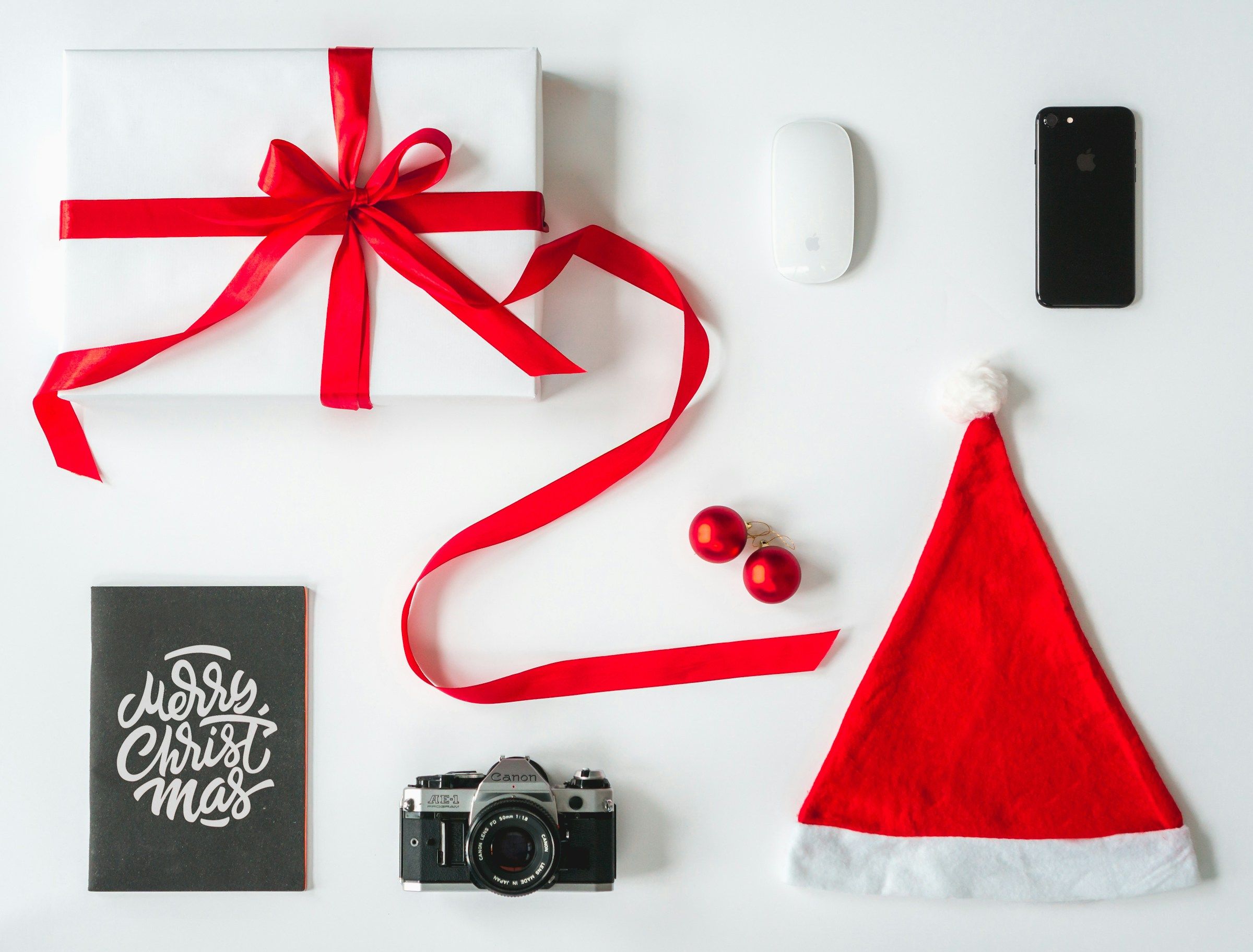 85 Perfect Holiday Gifts For Coworkers & Employees