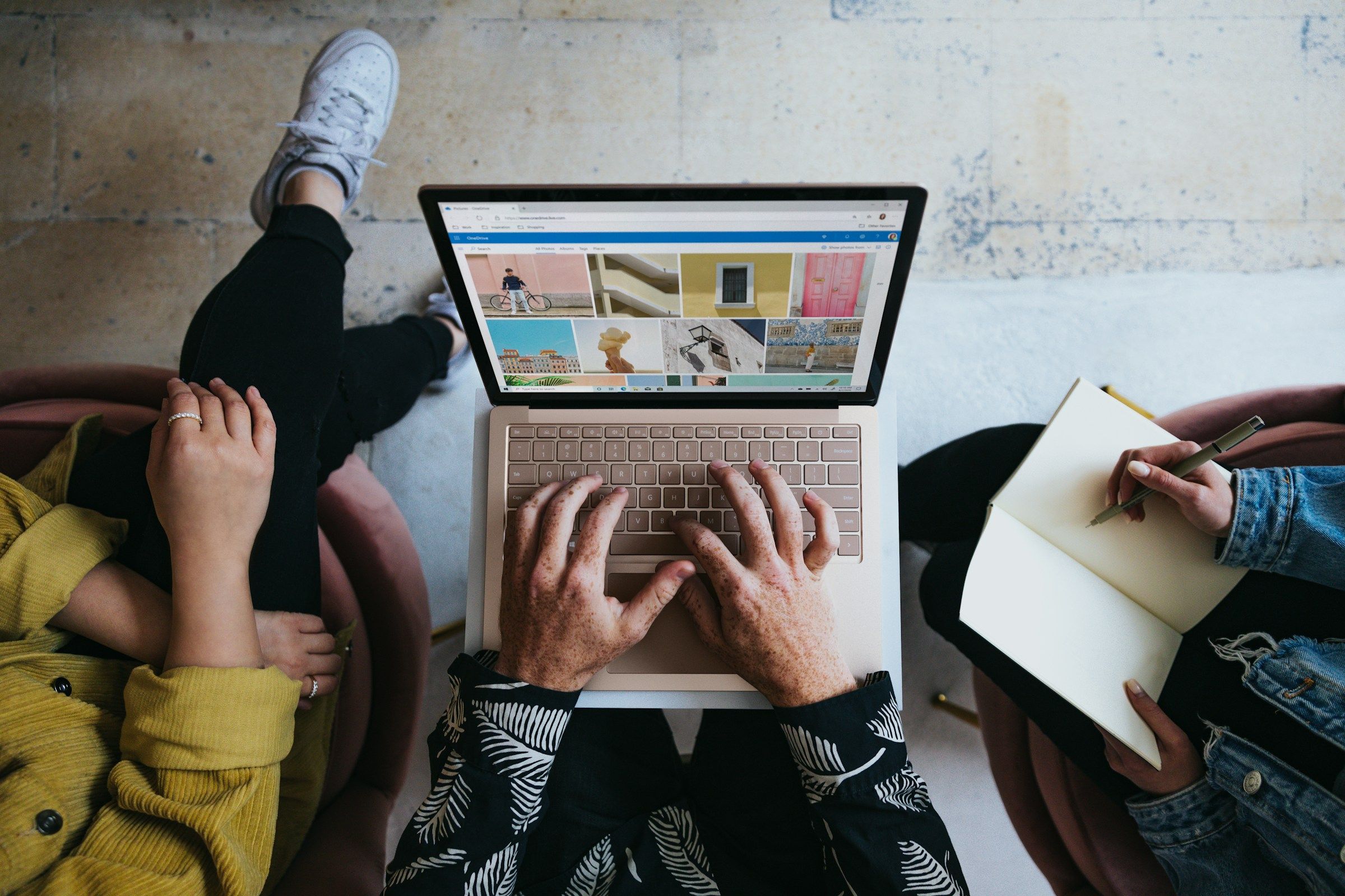 25 Proven Customer Loyalty Strategies To Boost Loyalty